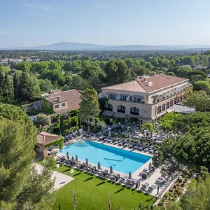 https://host-du-vallon-de-valrugues-junior-sui.fr-provencehotel.com